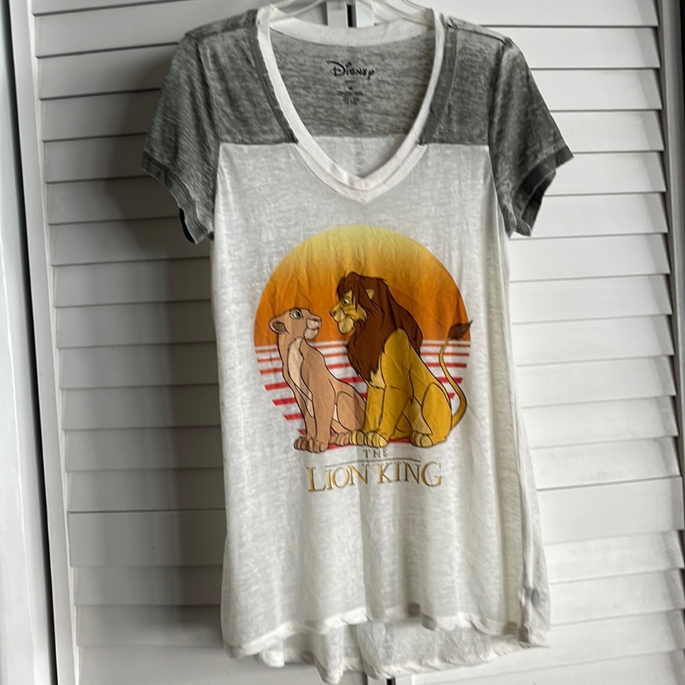 🌸3/$15 Disney Lion King Shirt (M)